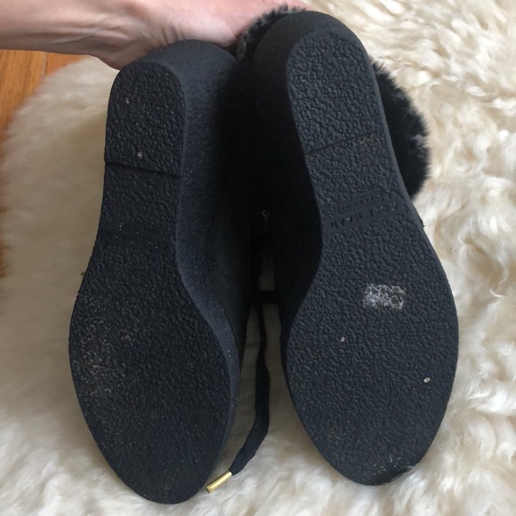 COLE HAAN wedge heel faux fur-cuff lace up booties. Black size 5 1/2 B. - Picture 9 of 14